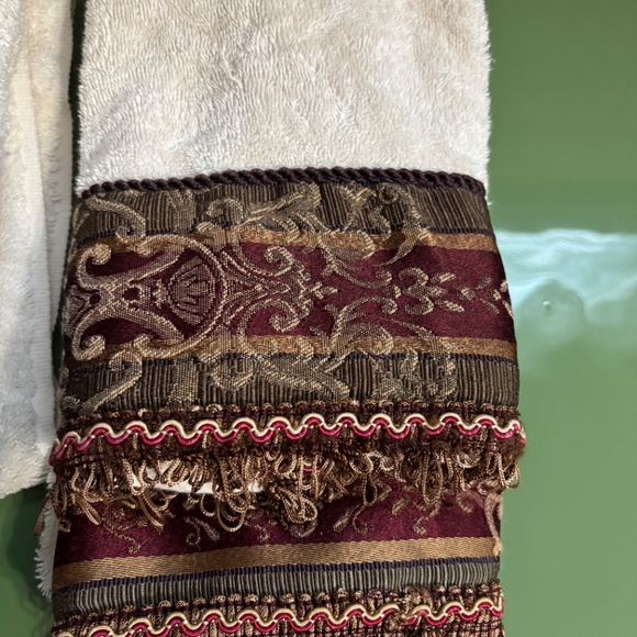 Vintage Croscill  Brocade trim towel set - Picture 3 of 6